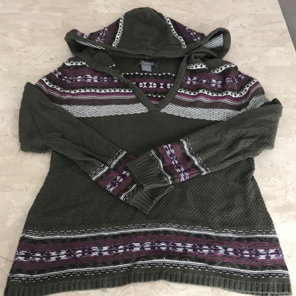 Hooded v-neck woven pullover sweater. - Picture 1 of 3